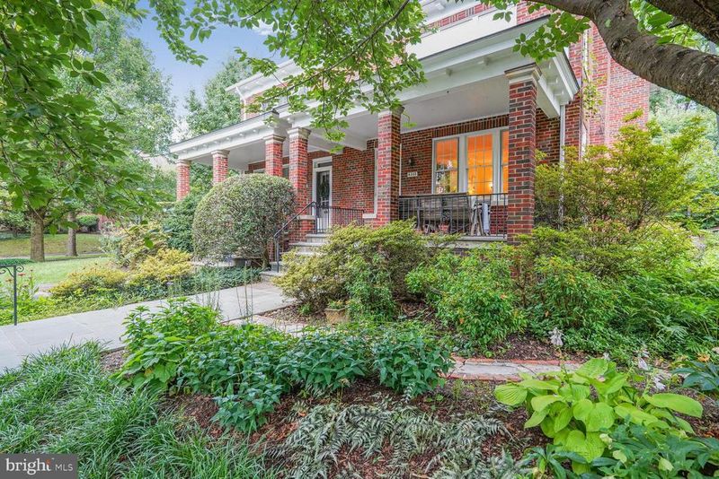 4302 37th St NW, Washington, DC 20008