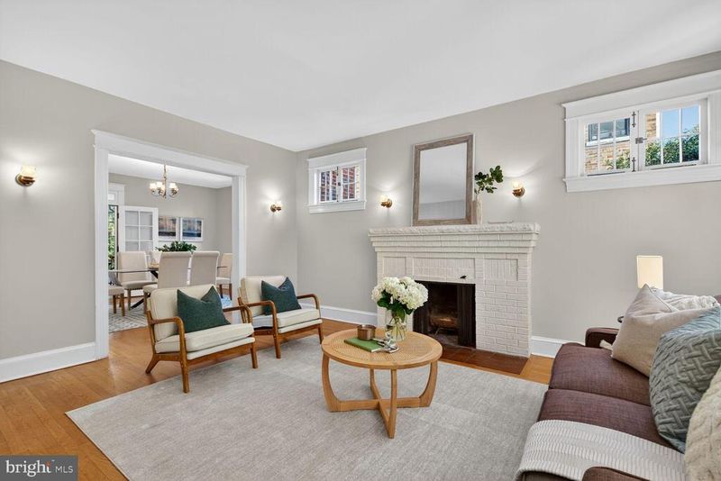 4302 37th St NW, Washington, DC 20008