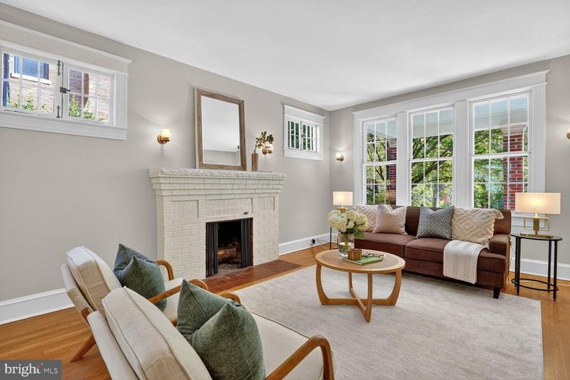 4302 37th St NW, Washington, DC 20008
