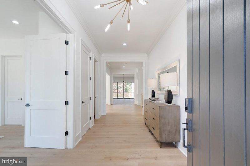 5225 Little Falls Rd, Arlington, VA 22207