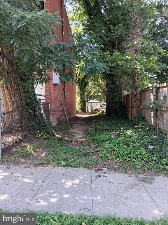 1700 T St SE, Washington, DC 20020