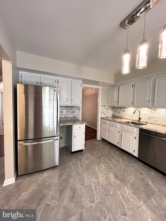 10704 Muirfield Dr, Potomac, MD 20854