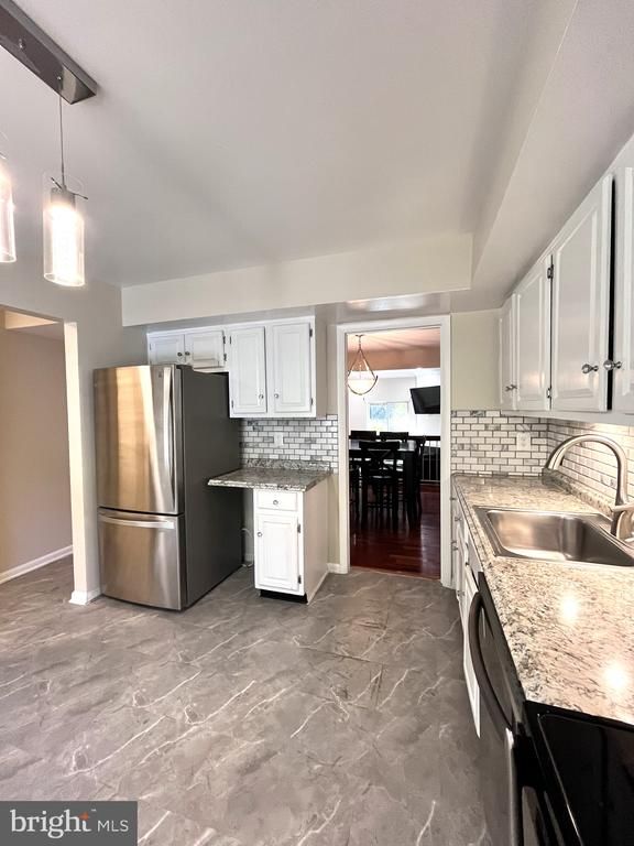 10704 Muirfield Dr, Potomac, MD 20854