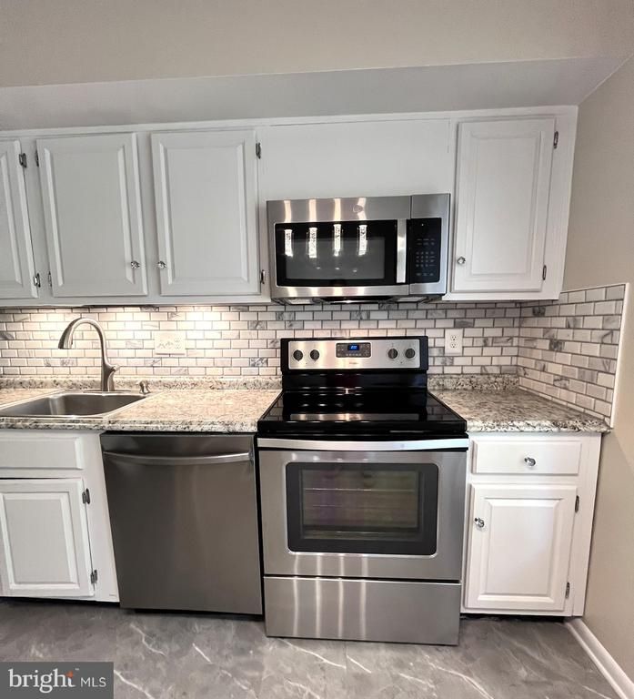 10704 Muirfield Dr, Potomac, MD 20854