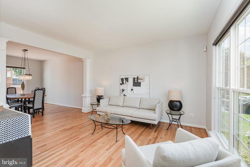 5917 Moonbeam Dr, Woodbridge, VA 22193