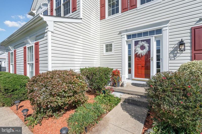 5917 Moonbeam Dr, Woodbridge, VA 22193