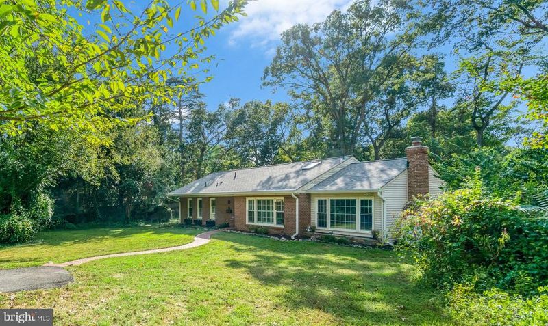 6425 Montrose St, Alexandria, VA 22312