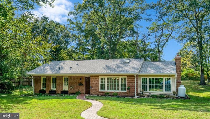 6425 Montrose St, Alexandria, VA 22312