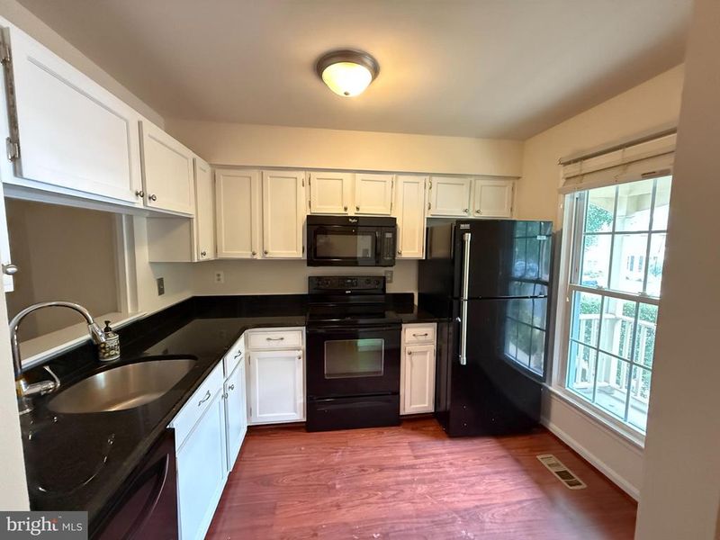 15066 Maple Glen Ct, Dumfries, VA 22025