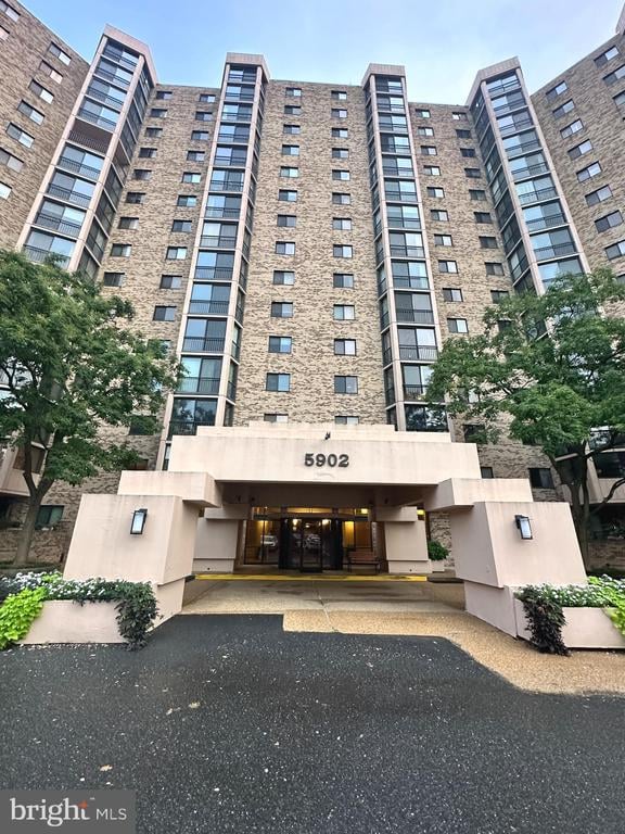5902 Mount Eagle Dr #403, Alexandria, VA 22303