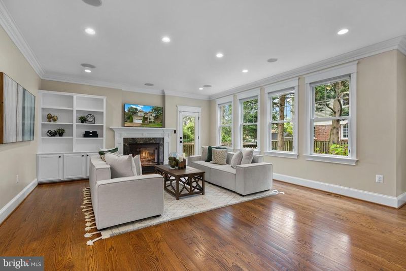 2527 N Jefferson St N, Arlington, VA 22207