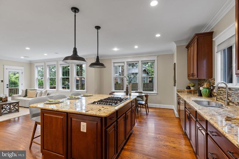 2527 N Jefferson St N, Arlington, VA 22207