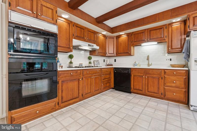 25 Goshen Ct, Gaithersburg, MD 20882