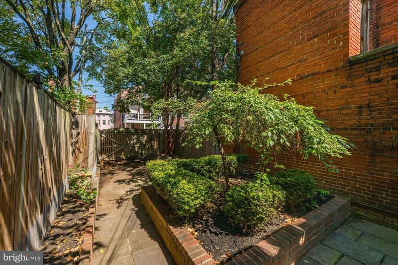 221 M St NW, Washington, DC 20001