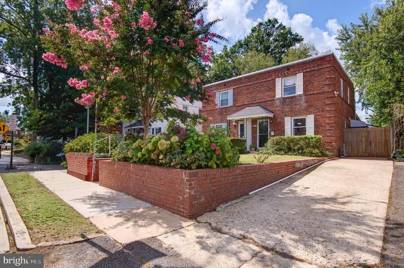 850 S Irving St, Arlington, VA 22204