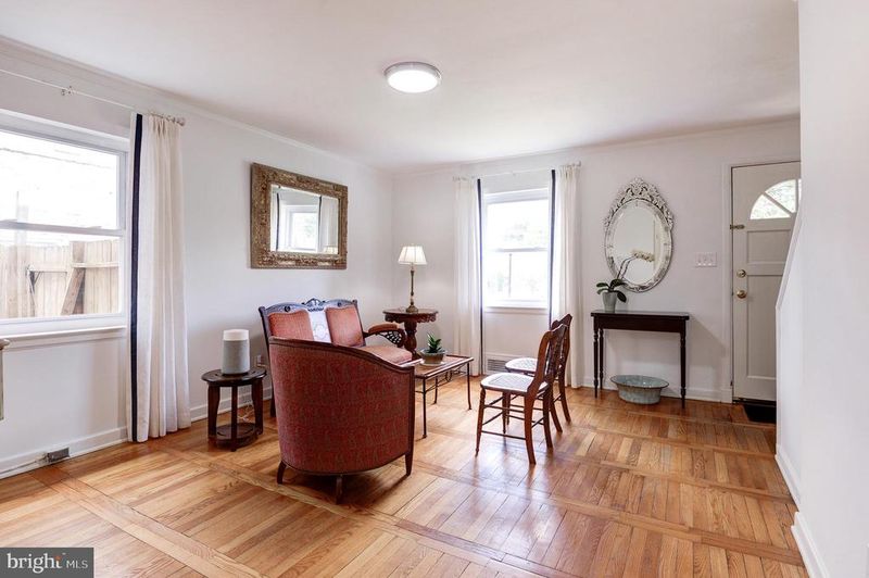 850 S Irving St, Arlington, VA 22204