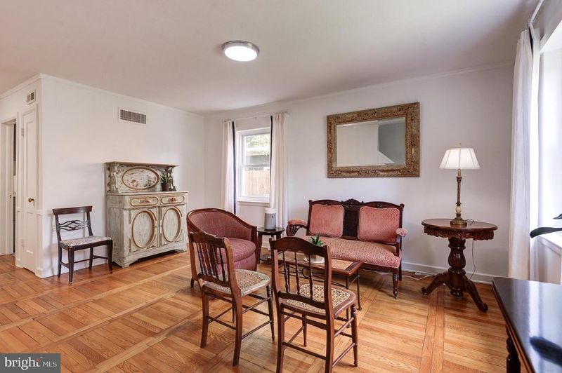 850 S Irving St, Arlington, VA 22204