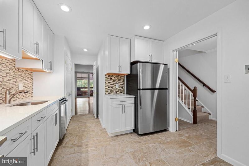 1655 S Hayes St #2, Arlington, VA 22202