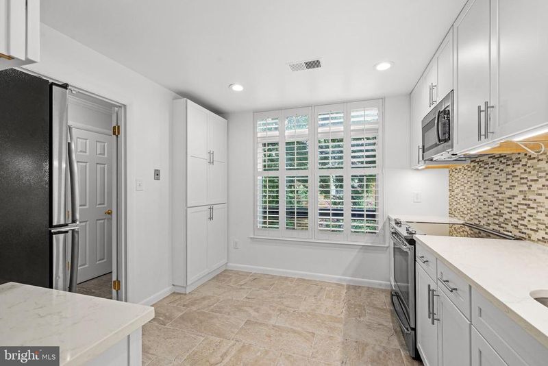 1655 S Hayes St #2, Arlington, VA 22202