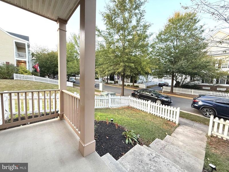 20423 Bowfonds St, Ashburn, VA 20147