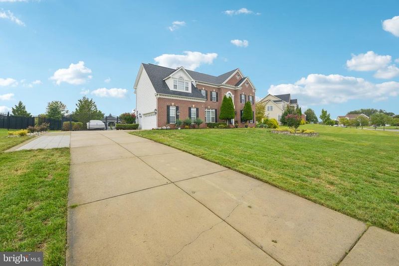 5802 Amelias Grove Ln, Bowie, MD 20720
