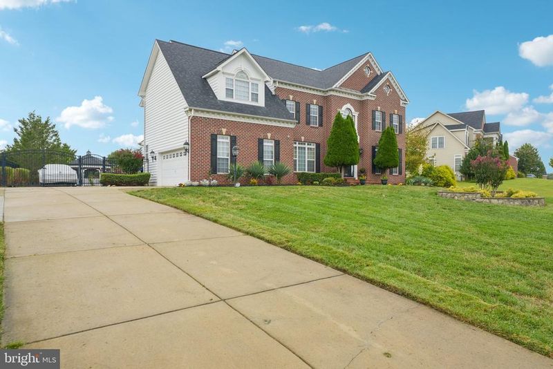 5802 Amelias Grove Ln, Bowie, MD 20720