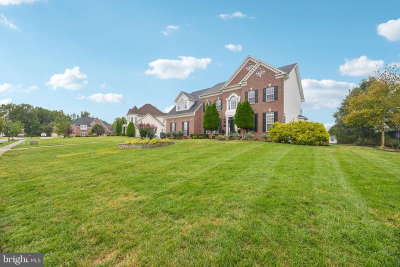 5802 Amelias Grove Ln, Bowie, MD 20720