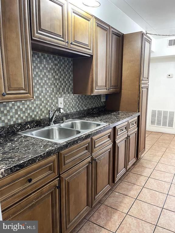 2323 Freetown Ct #2B, Reston, VA 20191