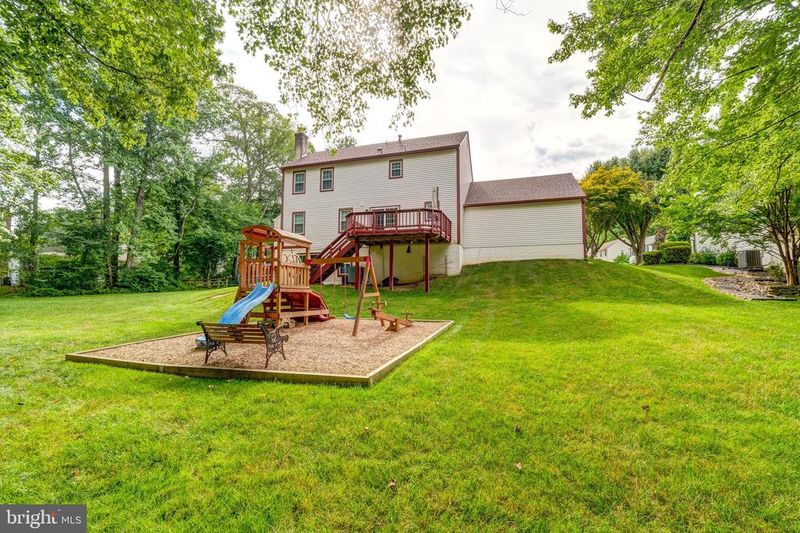 9201 Wyeth Ln, Burke, VA 22015