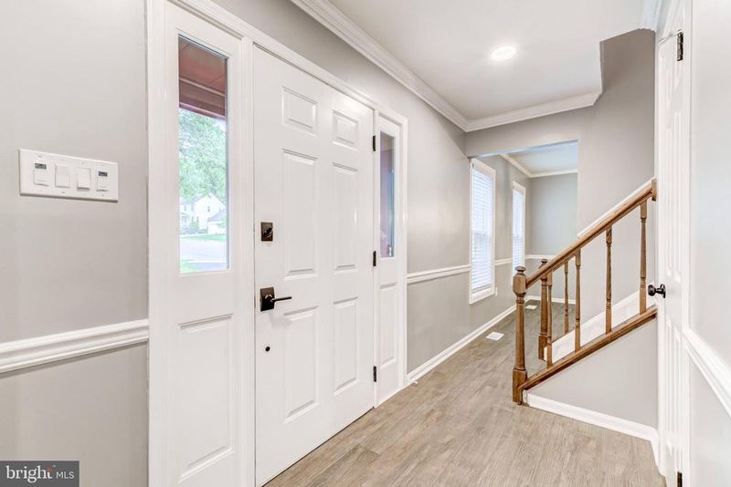 9201 Wyeth Ln, Burke, VA 22015