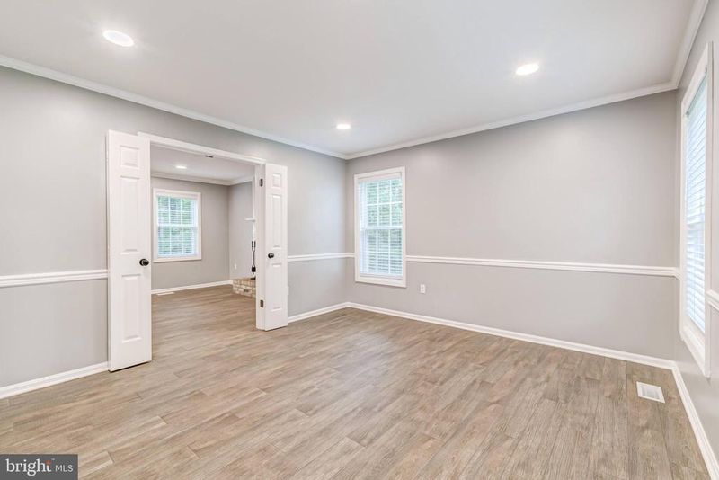 9201 Wyeth Ln, Burke, VA 22015