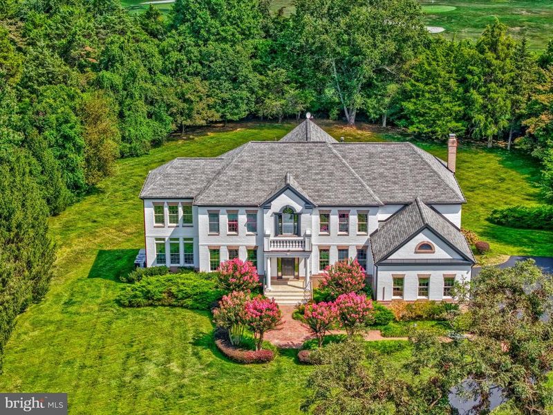 401 Walker Rd, Great Falls, VA 22066