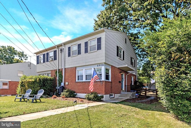 6928 University Dr, Alexandria, VA 22307