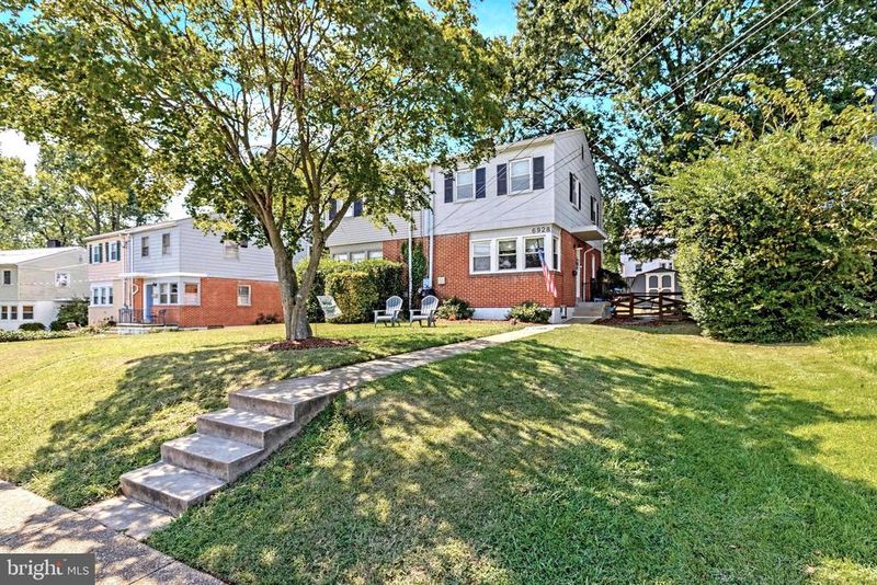 6928 University Dr, Alexandria, VA 22307