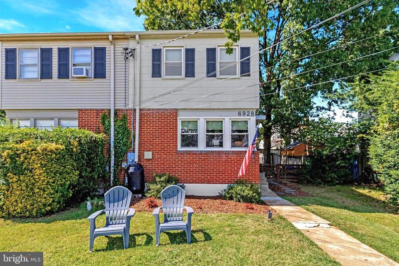 6928 University Dr, Alexandria, VA 22307