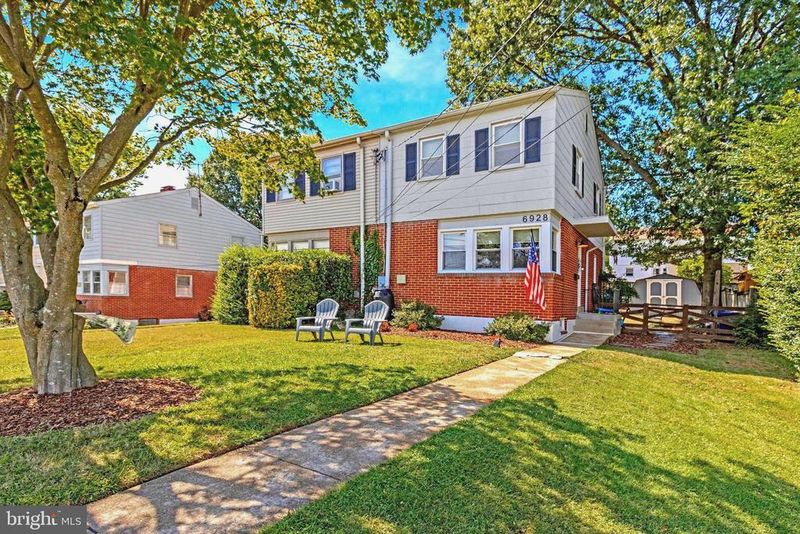 6928 University Dr, Alexandria, VA 22307