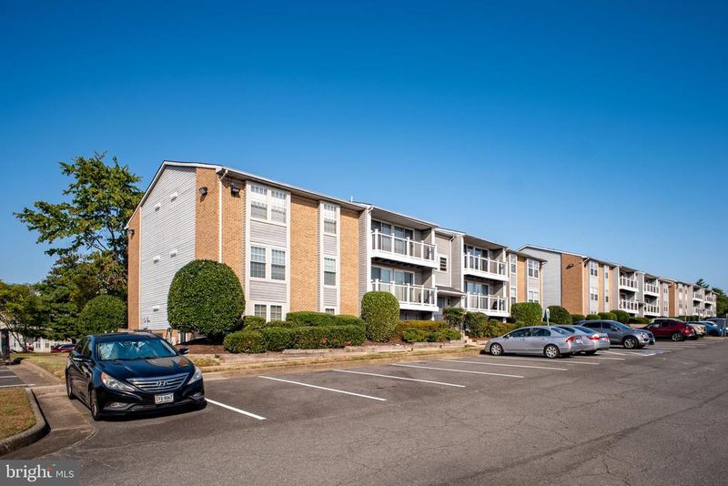 17060 Capri Ln #304, Dumfries, VA 22026