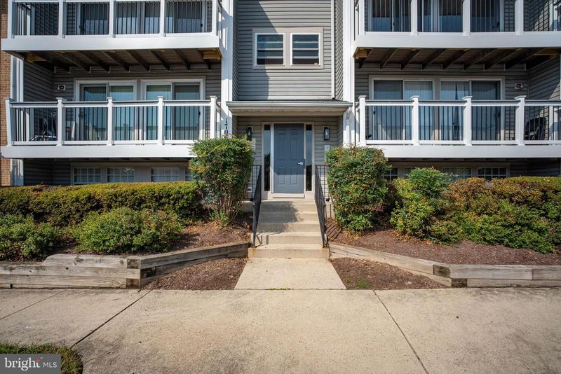 17060 Capri Ln #304, Dumfries, VA 22026