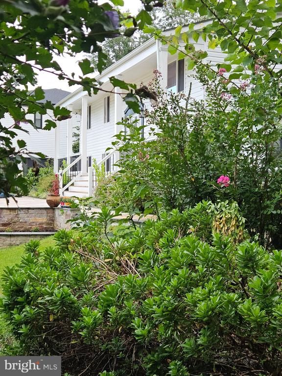 824 Constellation Dr, Great Falls, VA 22066