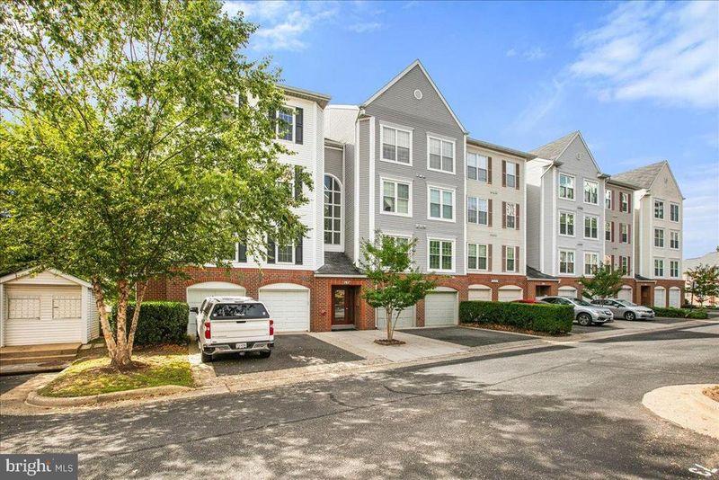267 S Pickett St #102, Alexandria, VA 22304