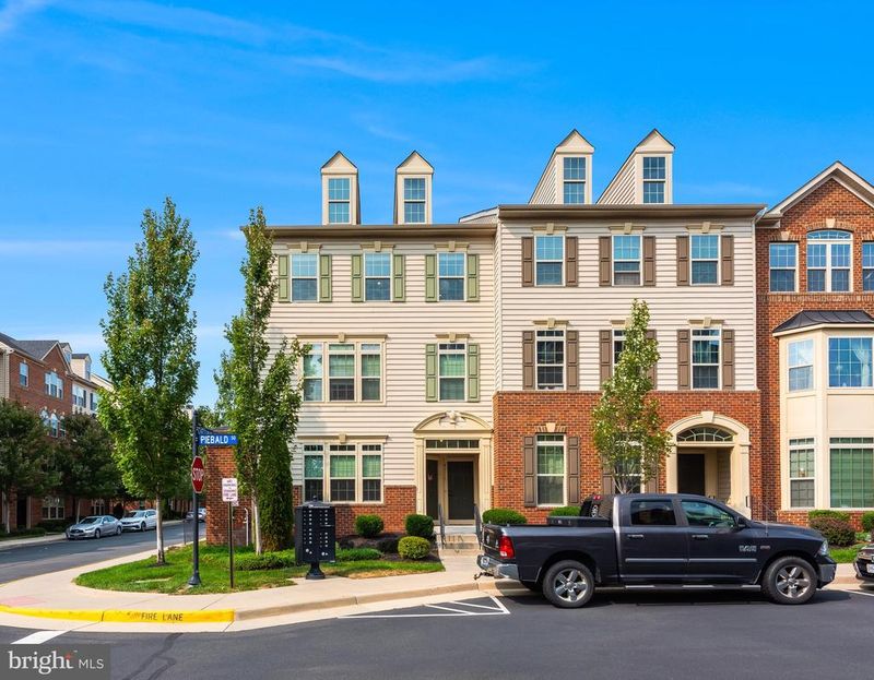 42237 Piebald Sq, Aldie, VA 20105