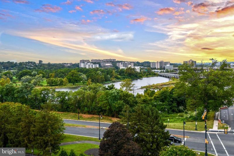 1250 S Washington St #816, Alexandria, VA 22314