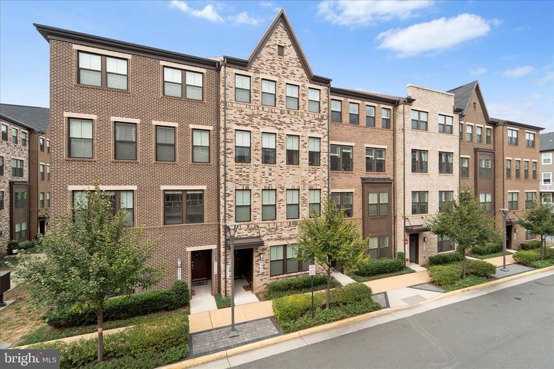 45206 Lettermore Sq, Sterling, VA 20166