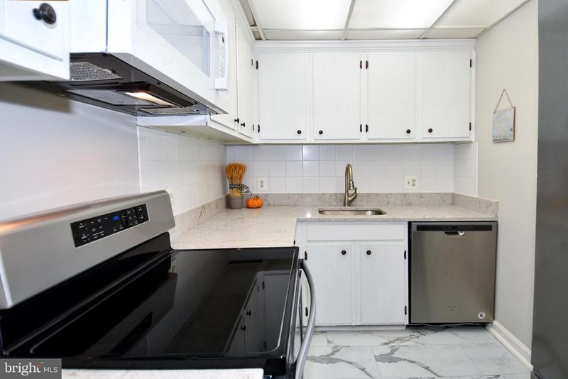 4437 S 36th St S #B2, Arlington, VA 22206
