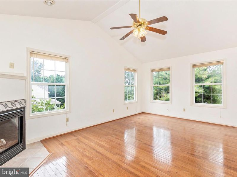 318 Copper Oaks Dr, Woodsboro, MD 21798