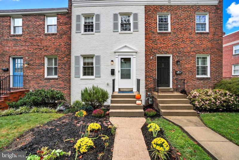 1118 Colonial Ave, Alexandria, VA 22314