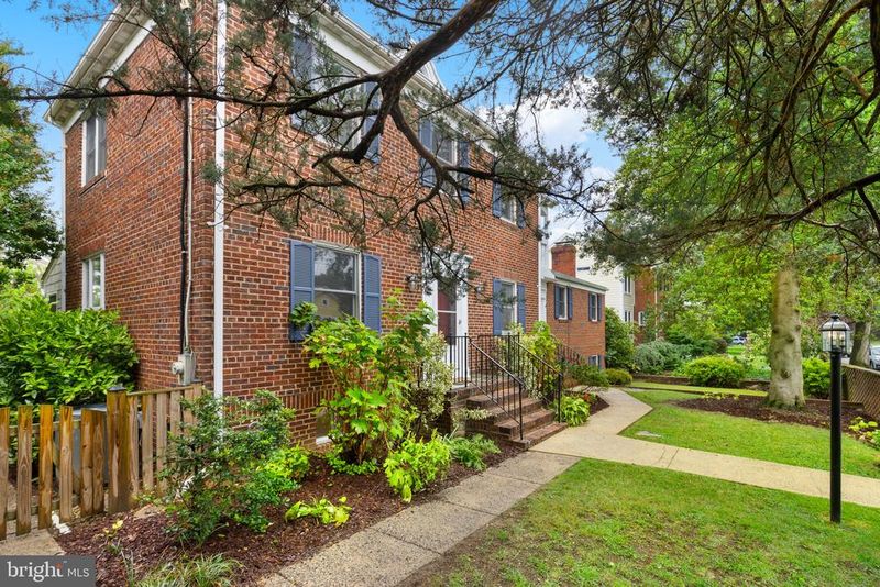 703 Braxton Pl, Alexandria, VA 22301