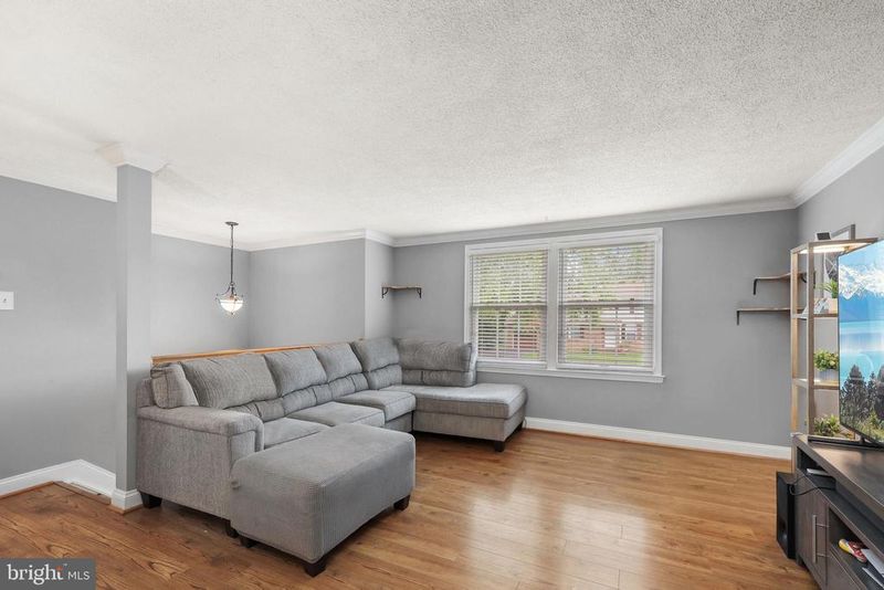 7913 Fitzroy St, Alexandria, VA 22309