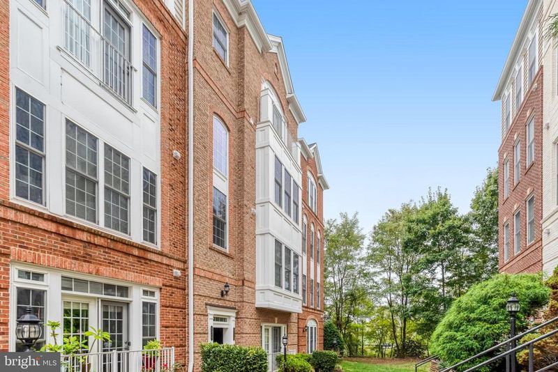 2313 Brookmoor Ln, Woodbridge, VA 22191