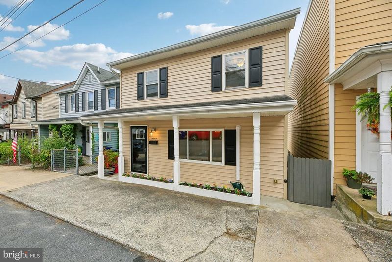 16 E C St, Brunswick, MD 21716